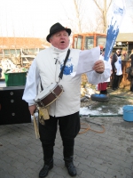 A kisbíró kidobolta